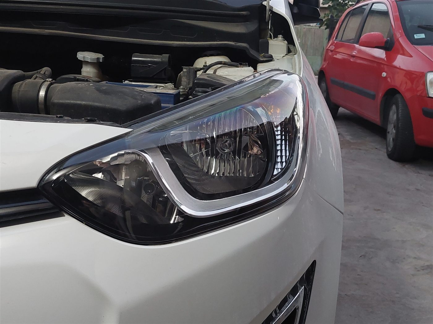 Providan far Hyundai i20 posle polimerizacije sa novim UV zaštitnim slojem