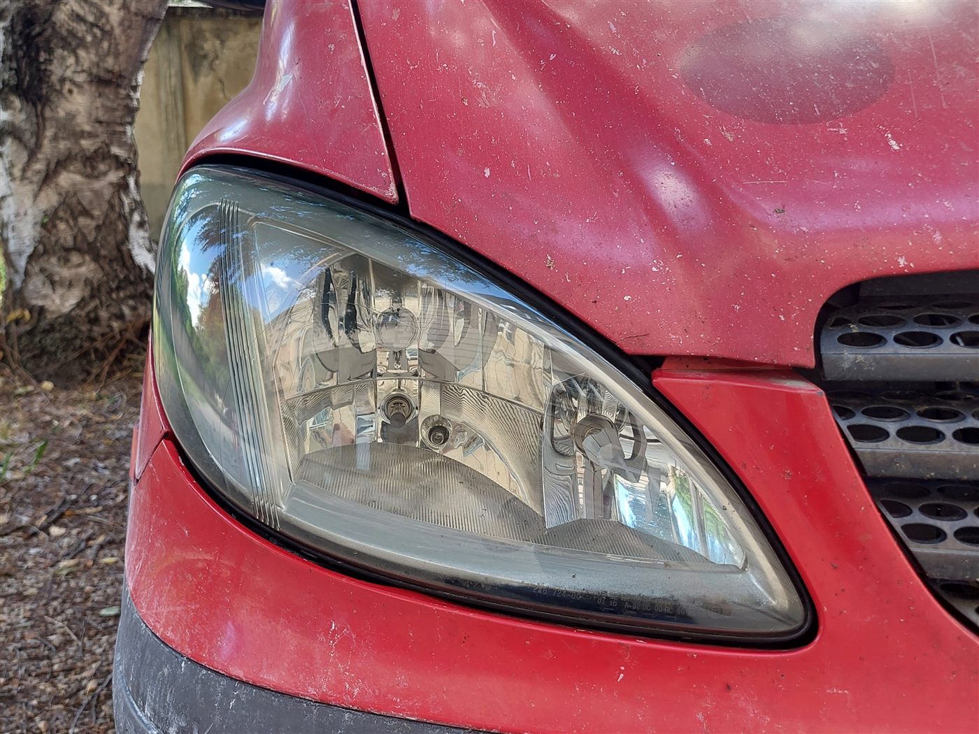 Providan far Mercedesa posle brušenja, poliranja i polimerizacije